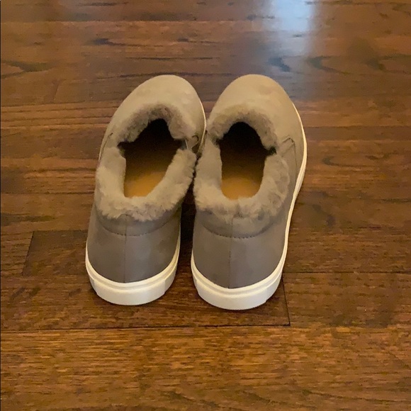 Woman’s size 13 Brash Fur lined slip on sneakers - Picture 4 of 5